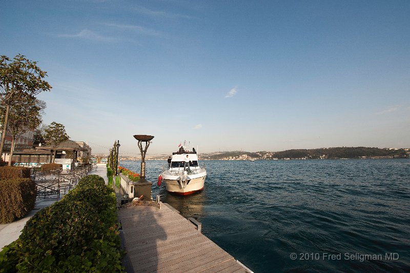 20100401_095025 D3.jpg - The Bosphorus from the Four Seasons Hotel